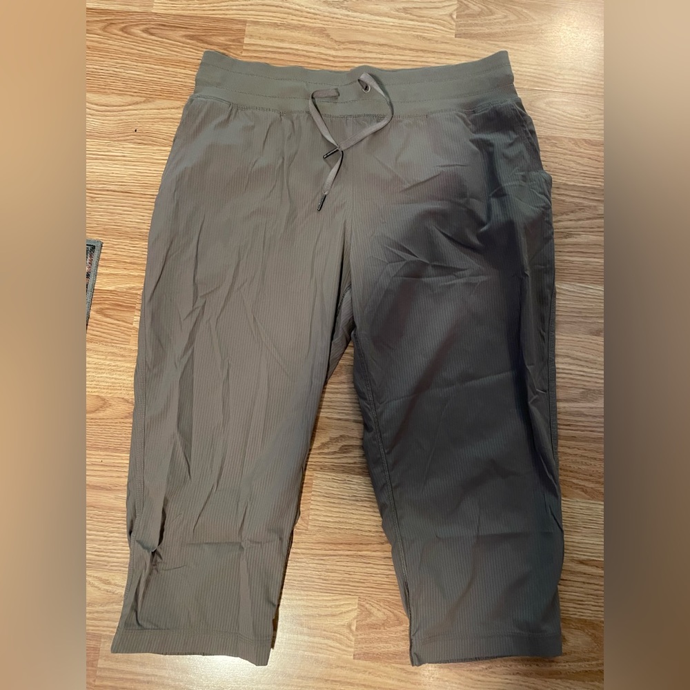 Lululemon capris